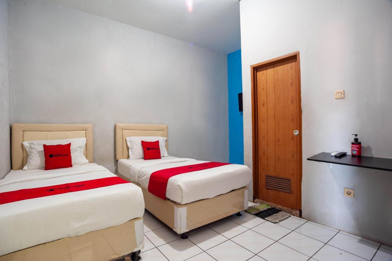 Reddoorz Near Margonda Raya Hotel Депок Екстериор снимка