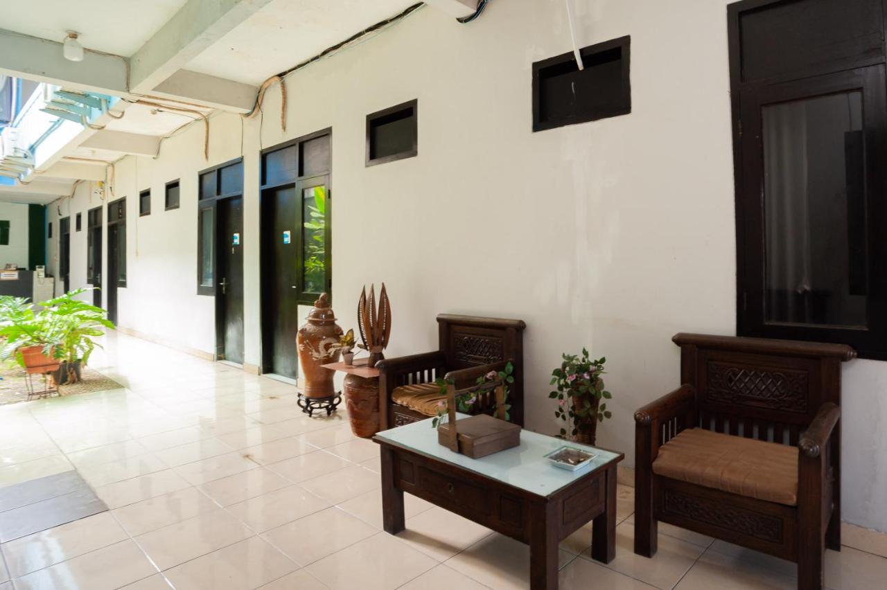 Reddoorz Near Margonda Raya Hotel Депок Екстериор снимка